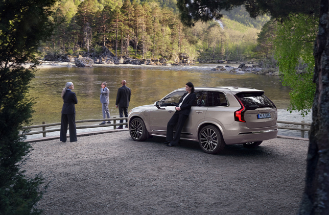 XC90 at the lake