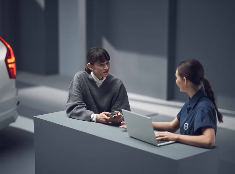 Volvo technician and customer at a computer