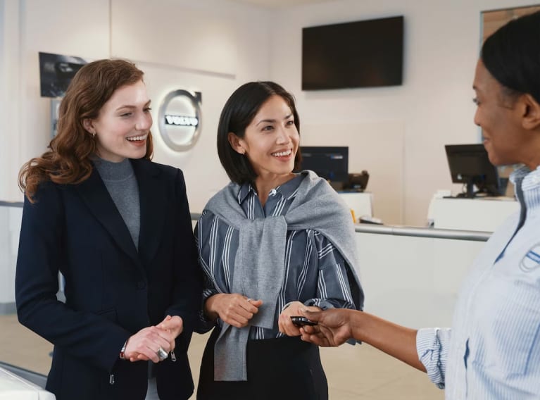 Volvo dealer handing keys to a new owner